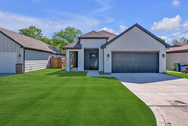 305 Pemberton Street, White Settlement, TX 76108