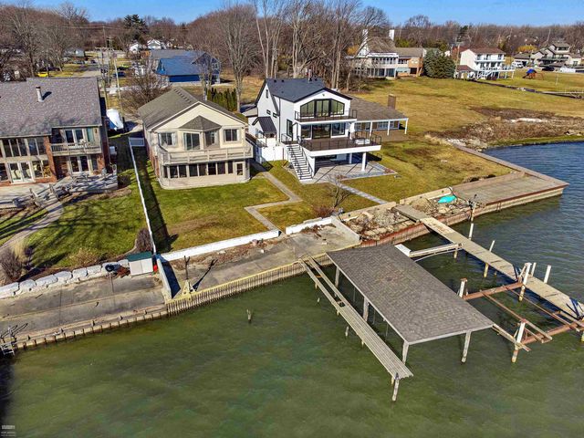 35610 Jeffers Court, Harrison Township, MI 48045