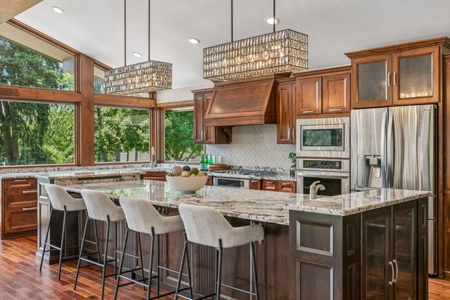 2205 Long Lake Road, New Brighton, MN 55112