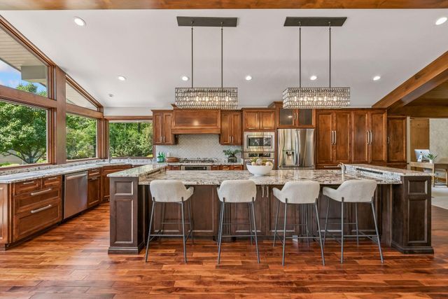 2205 Long Lake Road, New Brighton, MN 55112