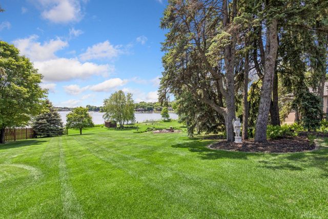 2205 Long Lake Road, New Brighton, MN 55112