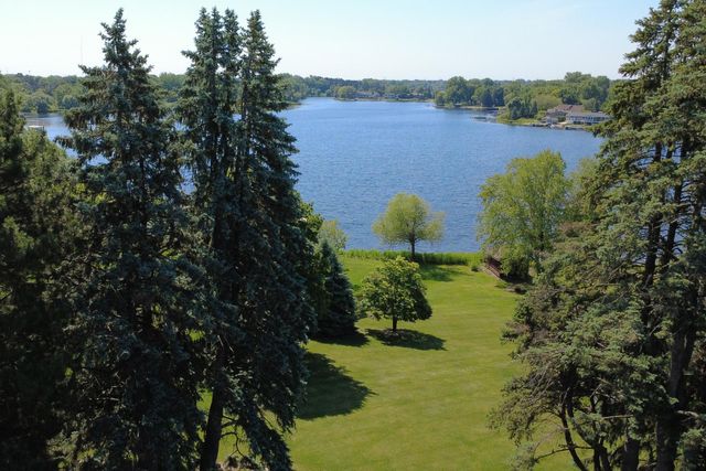 2205 Long Lake Road, New Brighton, MN 55112