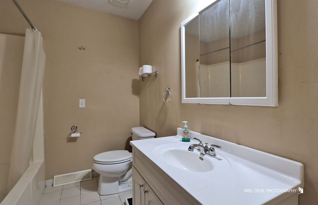 33312 N Lone Rock Road, Grayslake, IL 60030