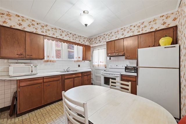 2017 Wayne St, Swissvale, PA 15218
