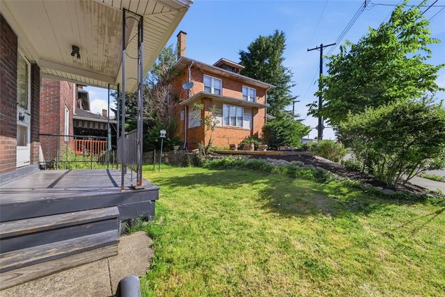 2017 Wayne St, Swissvale, PA 15218