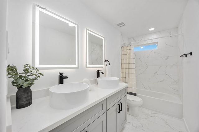 5809 Senior A, Houston, TX 77016