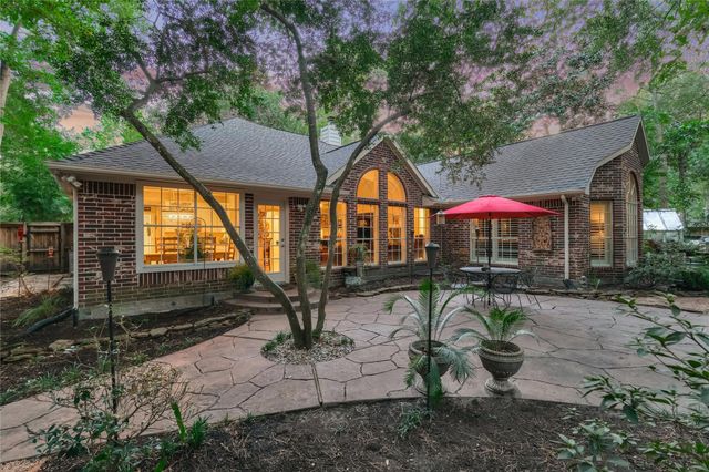 119 N Rambling Ridge Place, The Woodlands, TX 77385