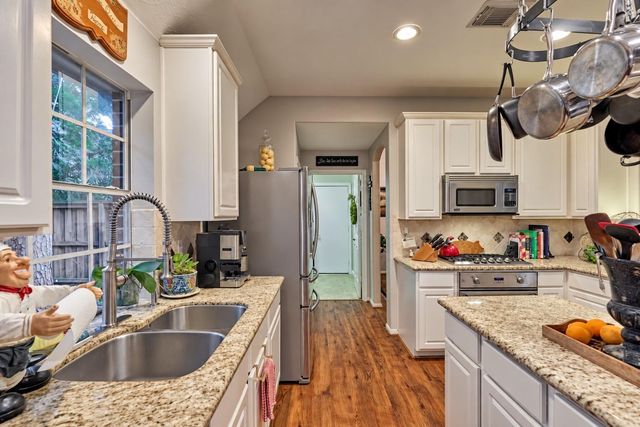 119 N Rambling Ridge Place, The Woodlands, TX 77385