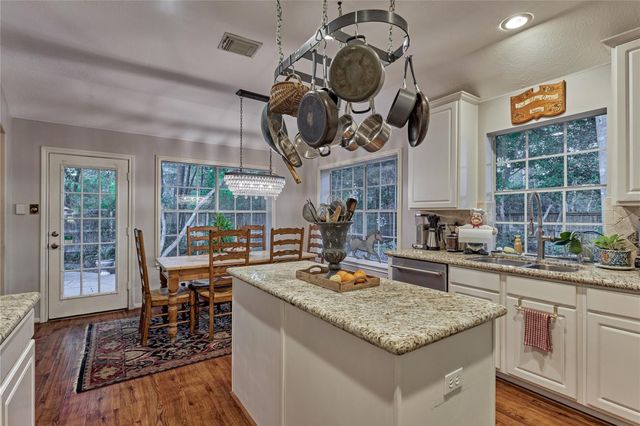 119 N Rambling Ridge Place, The Woodlands, TX 77385