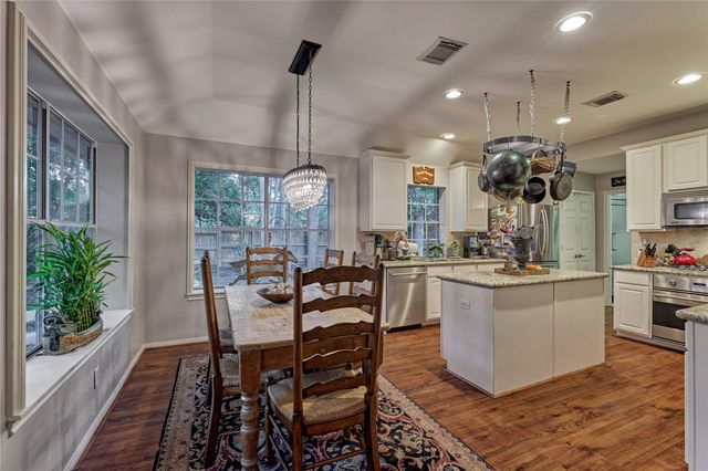 119 N Rambling Ridge Place, The Woodlands, TX 77385
