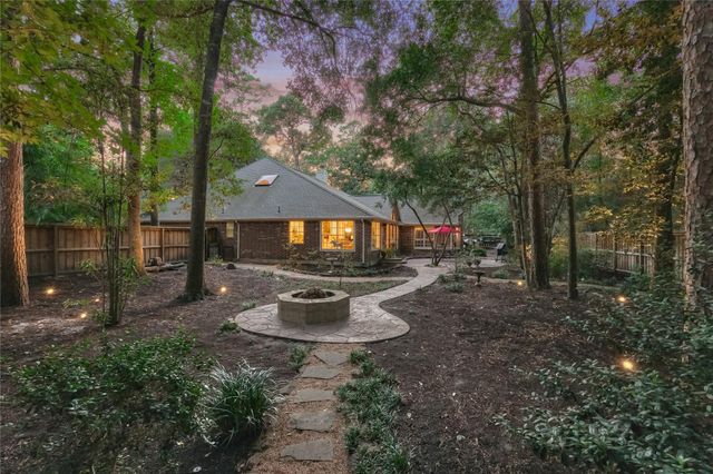 119 N Rambling Ridge Place, The Woodlands, TX 77385