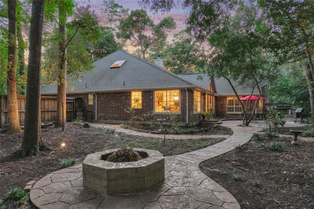 119 N Rambling Ridge Place, The Woodlands, TX 77385