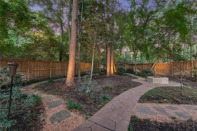 119 N Rambling Ridge Place, The Woodlands, TX 77385