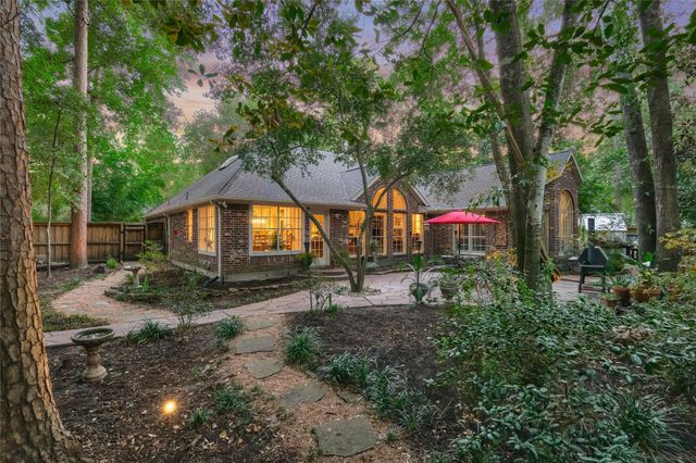 119 N Rambling Ridge Place, The Woodlands, TX 77385