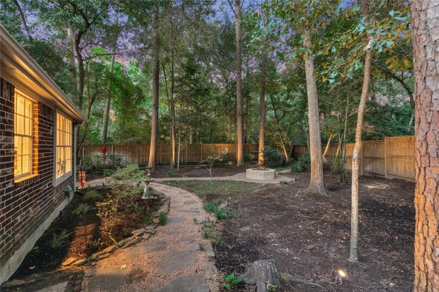 119 N Rambling Ridge Place, The Woodlands, TX 77385