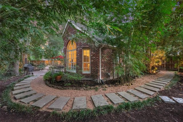 119 N Rambling Ridge Place, The Woodlands, TX 77385