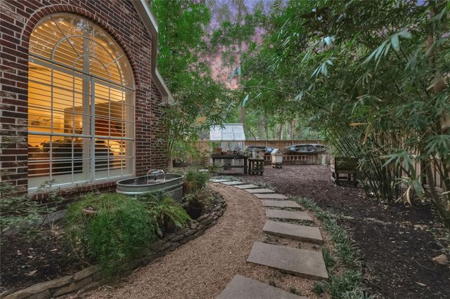 119 N Rambling Ridge Place, The Woodlands, TX 77385