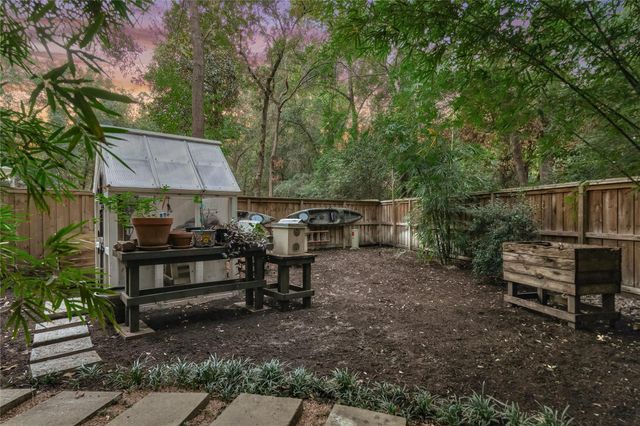 119 N Rambling Ridge Place, The Woodlands, TX 77385