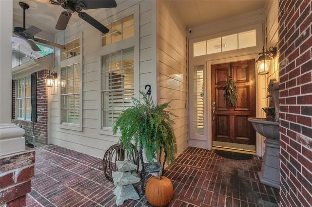 119 N Rambling Ridge Place, The Woodlands, TX 77385