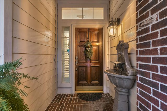 119 N Rambling Ridge Place, The Woodlands, TX 77385