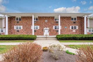 418 Meadow St 42, Agawam, MA 01001