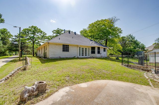 1033 Teresa Court, Weatherford, TX 76086