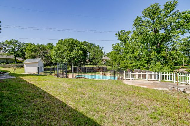 1033 Teresa Court, Weatherford, TX 76086