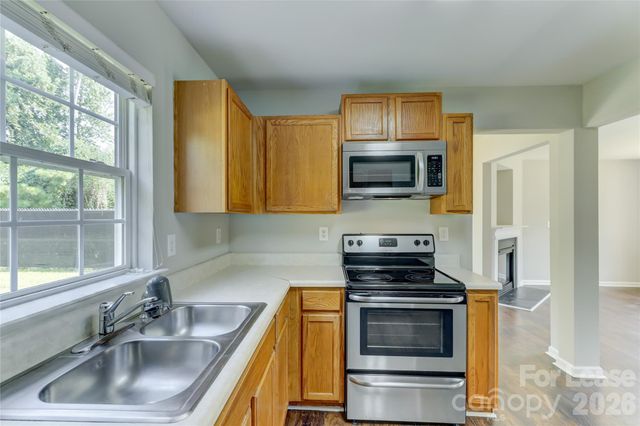 524 Stillgreen Lane, Charlotte, NC 28214