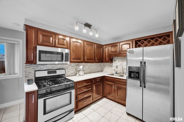 1827 W WINNEBAGO Drive, Peoria, IL 61614