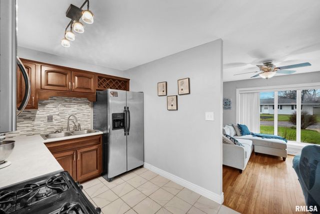 1827 W WINNEBAGO Drive, Peoria, IL 61614