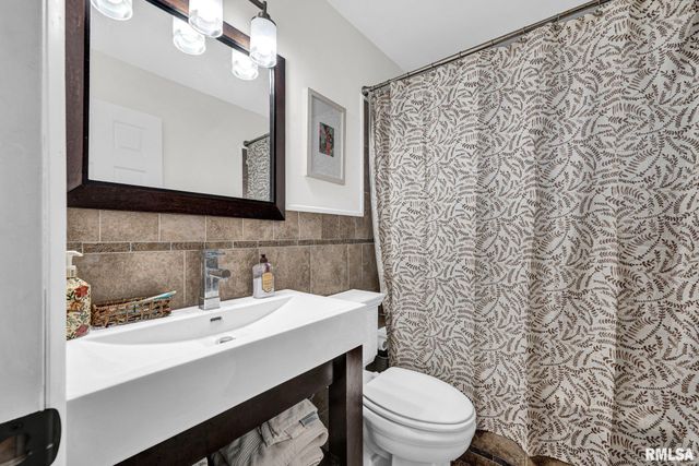 1827 W WINNEBAGO Drive, Peoria, IL 61614