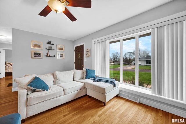 1827 W WINNEBAGO Drive, Peoria, IL 61614