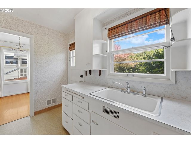 1934 Se 58TH Ave, Portland, OR 97215