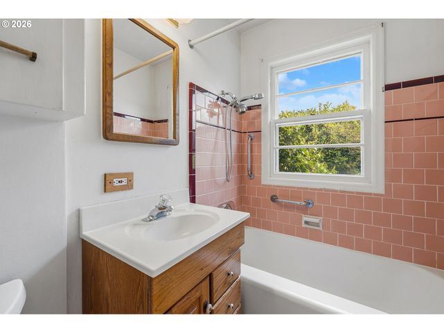 1934 Se 58TH Ave, Portland, OR 97215