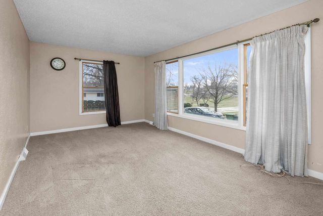 111 Hillside Drive, Park View, IA 52748