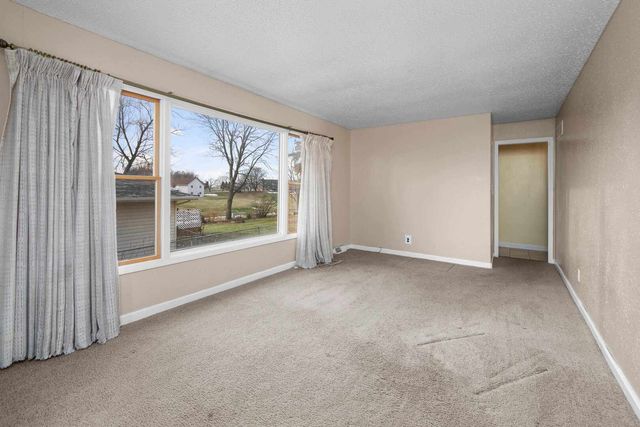 111 Hillside Drive, Park View, IA 52748