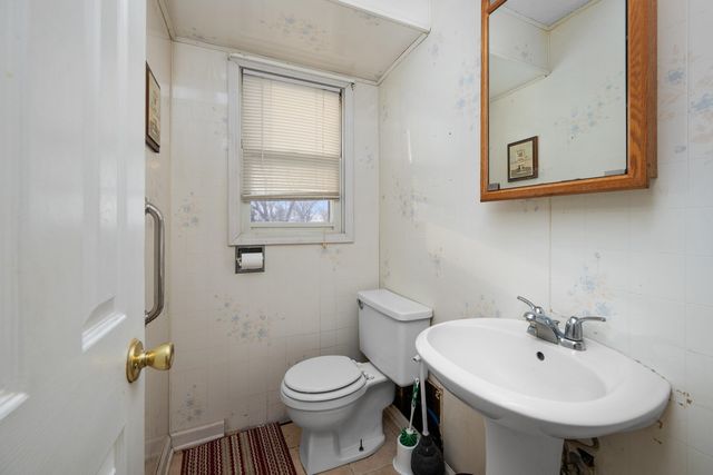 111 Hillside Drive, Park View, IA 52748