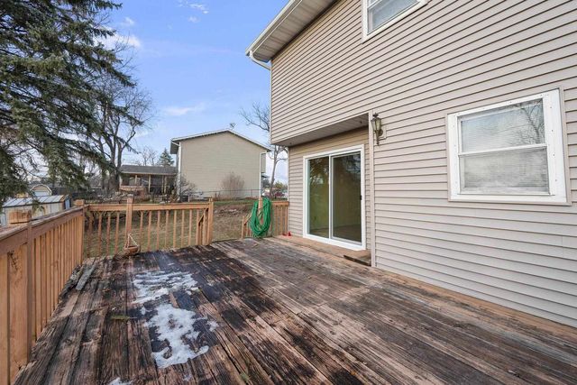 111 Hillside Drive, Park View, IA 52748