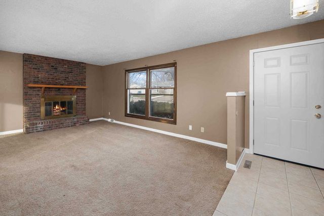 111 Hillside Drive, Park View, IA 52748