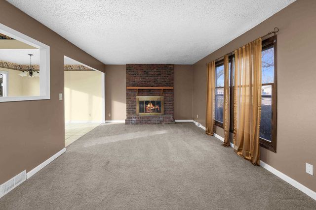 111 Hillside Drive, Park View, IA 52748