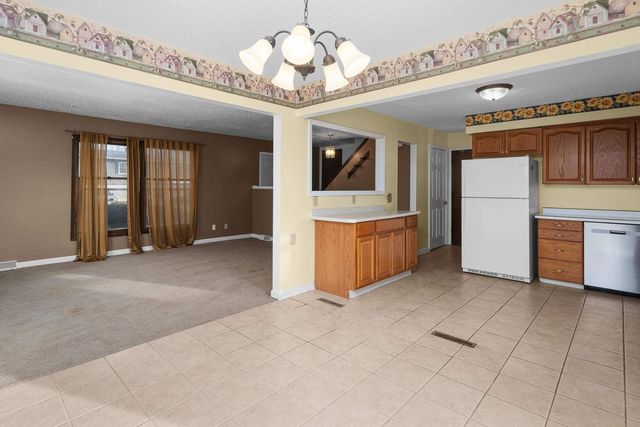 111 Hillside Drive, Park View, IA 52748