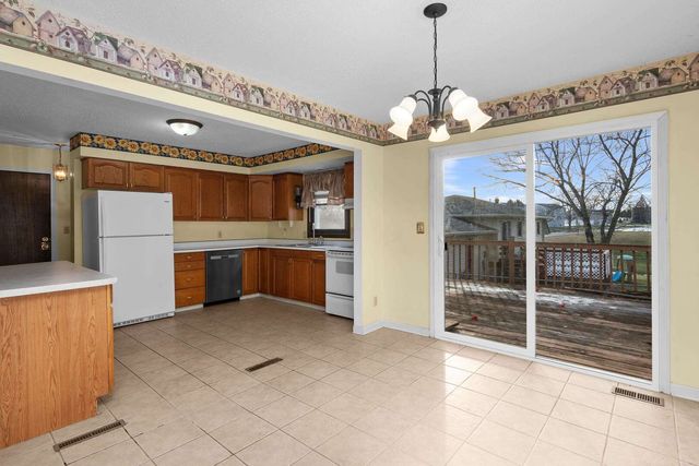 111 Hillside Drive, Park View, IA 52748