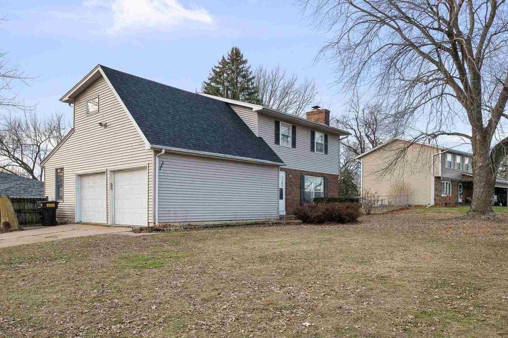 111 Hillside Drive, Park View, IA 52748