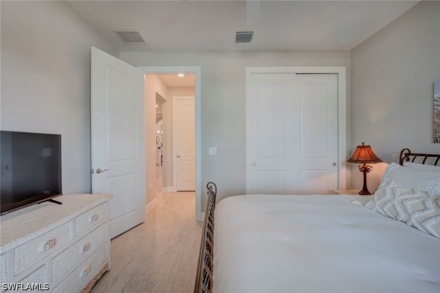 9712 Everglades DR, Naples, FL 34120