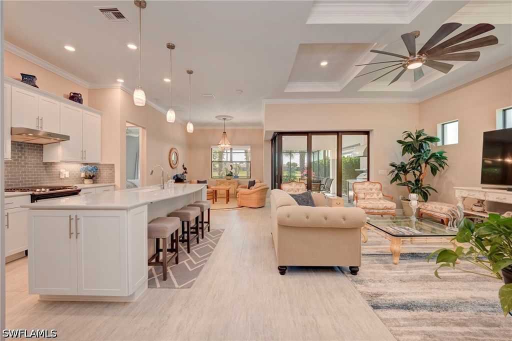 9712 Everglades DR, Naples, FL 34120