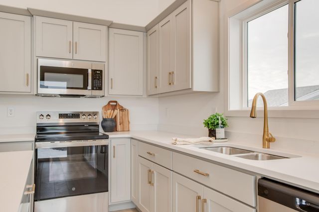 2529 36th Avenue S, Moorhead, MN 56560