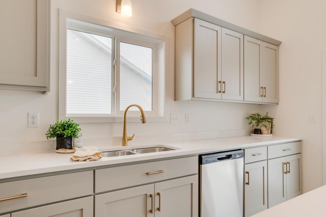 2529 36th Avenue S, Moorhead, MN 56560