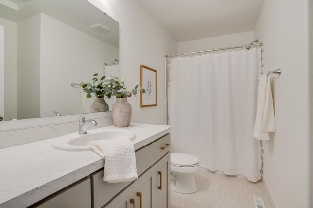 2529 36th Avenue S, Moorhead, MN 56560