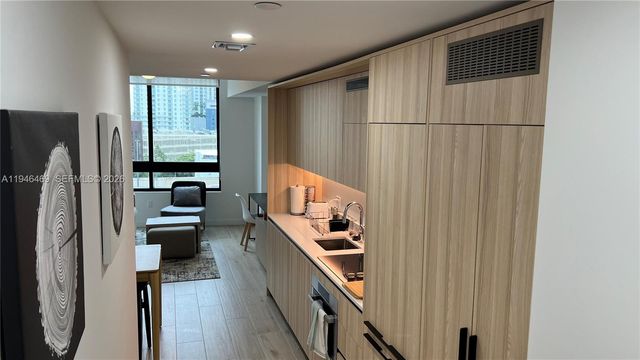 225 N Miami Ave 905, Miami, FL 33128