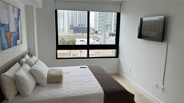 225 N Miami Ave 905, Miami, FL 33128